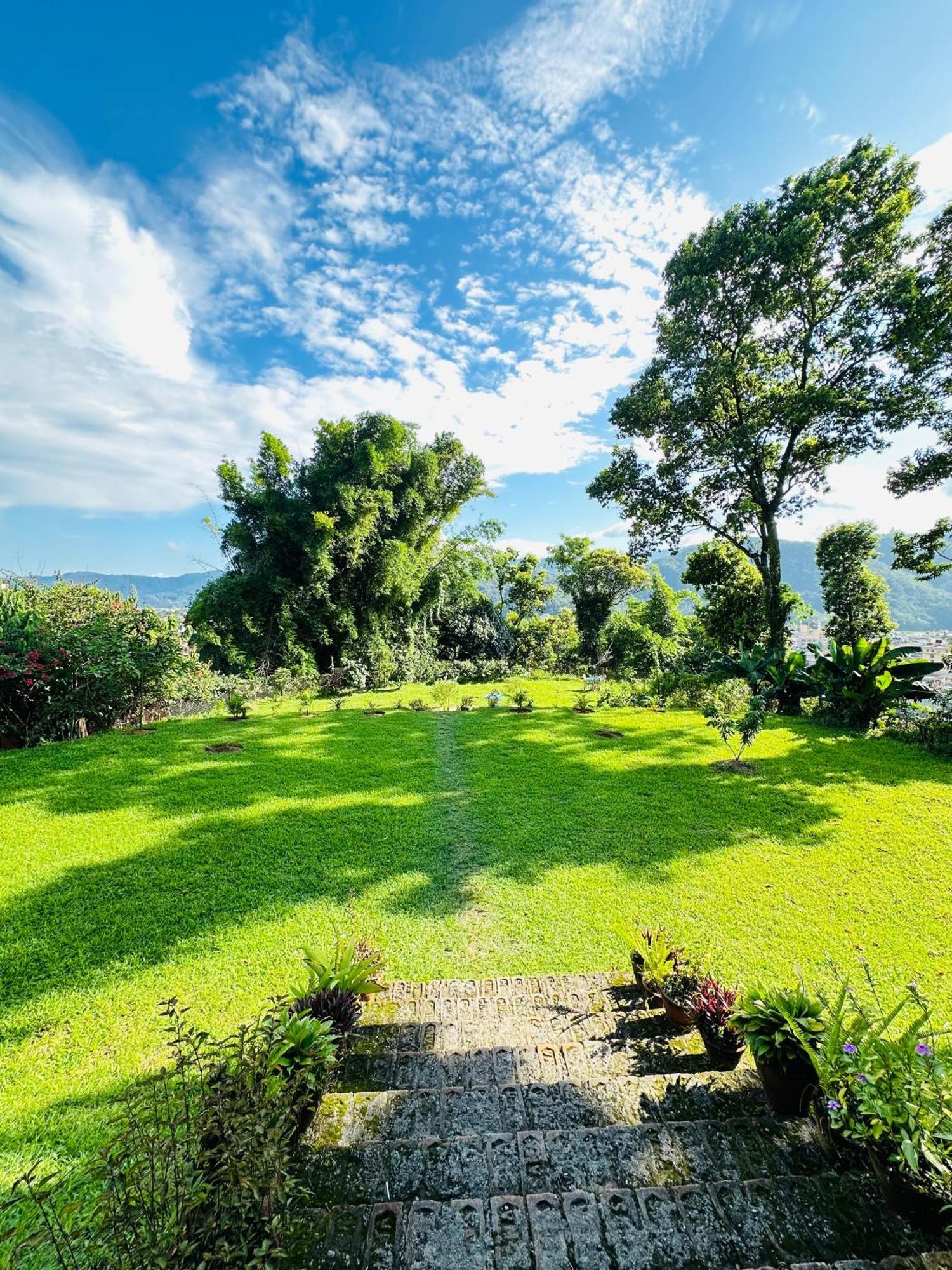 Homeland Forest Villa ポカラ エクステリア 写真